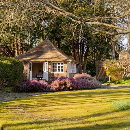 Old Mill Lodge By Huluki Sussex Stays Hurstpierpoint Exterior photo