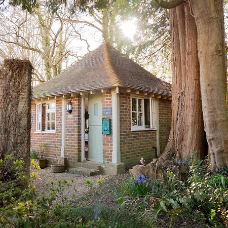 Old Mill Lodge By Huluki Sussex Stays Hurstpierpoint Exterior photo