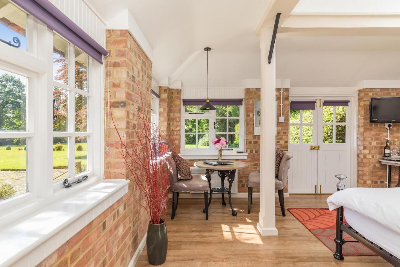 Old Mill Lodge By Huluki Sussex Stays Hurstpierpoint Exterior photo