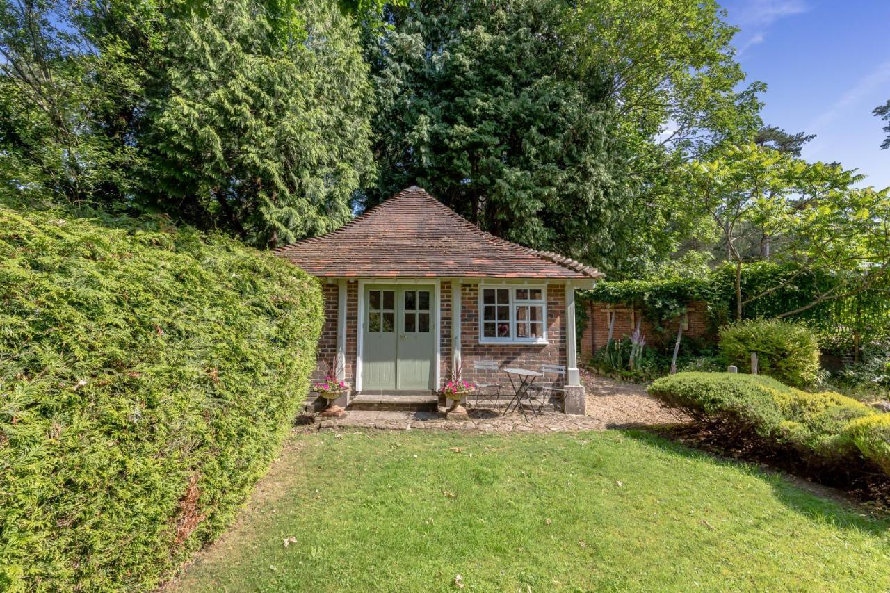 Old Mill Lodge By Huluki Sussex Stays Hurstpierpoint Exterior photo