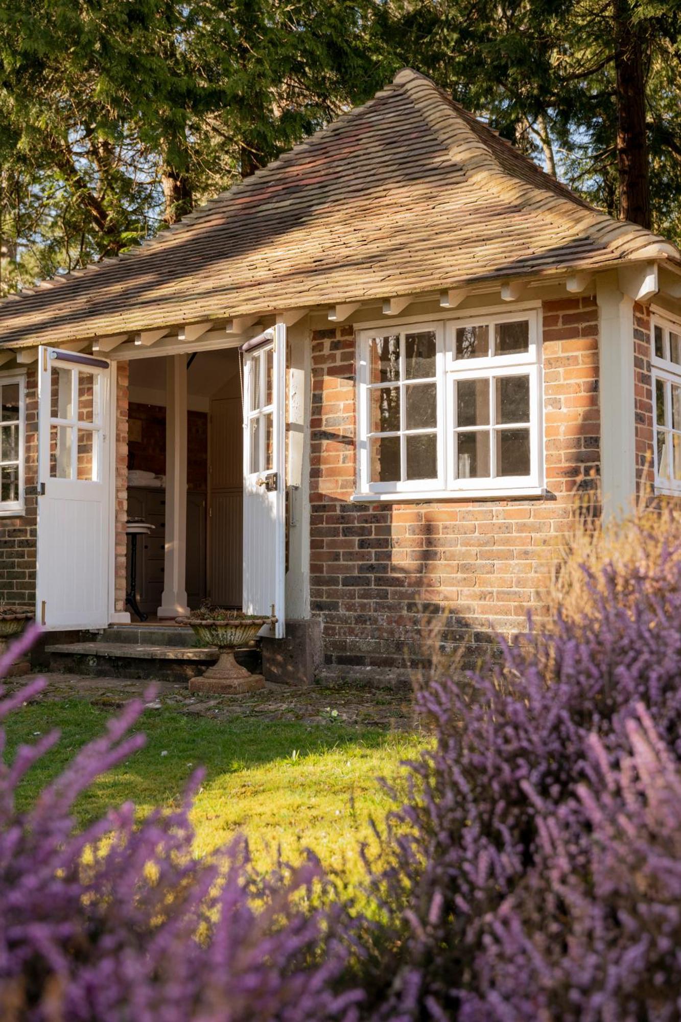 Old Mill Lodge By Huluki Sussex Stays Hurstpierpoint Exterior photo