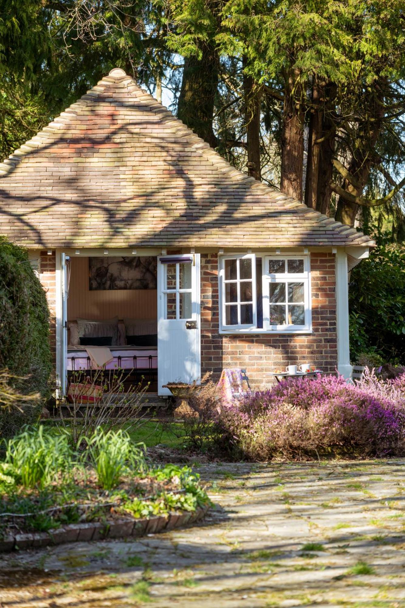 Old Mill Lodge By Huluki Sussex Stays Hurstpierpoint Exterior photo
