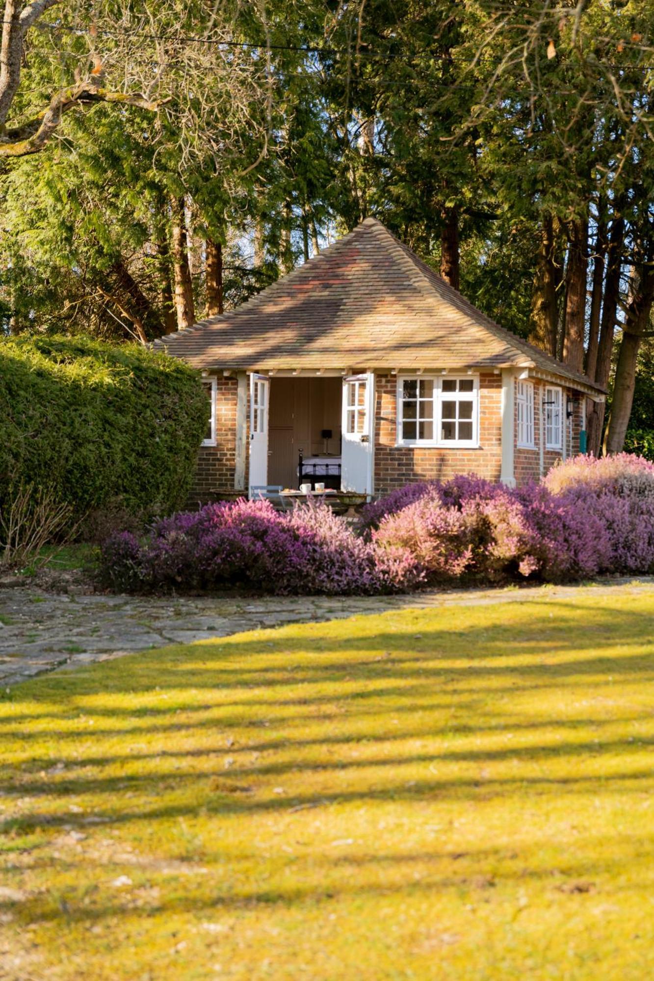 Old Mill Lodge By Huluki Sussex Stays Hurstpierpoint Exterior photo