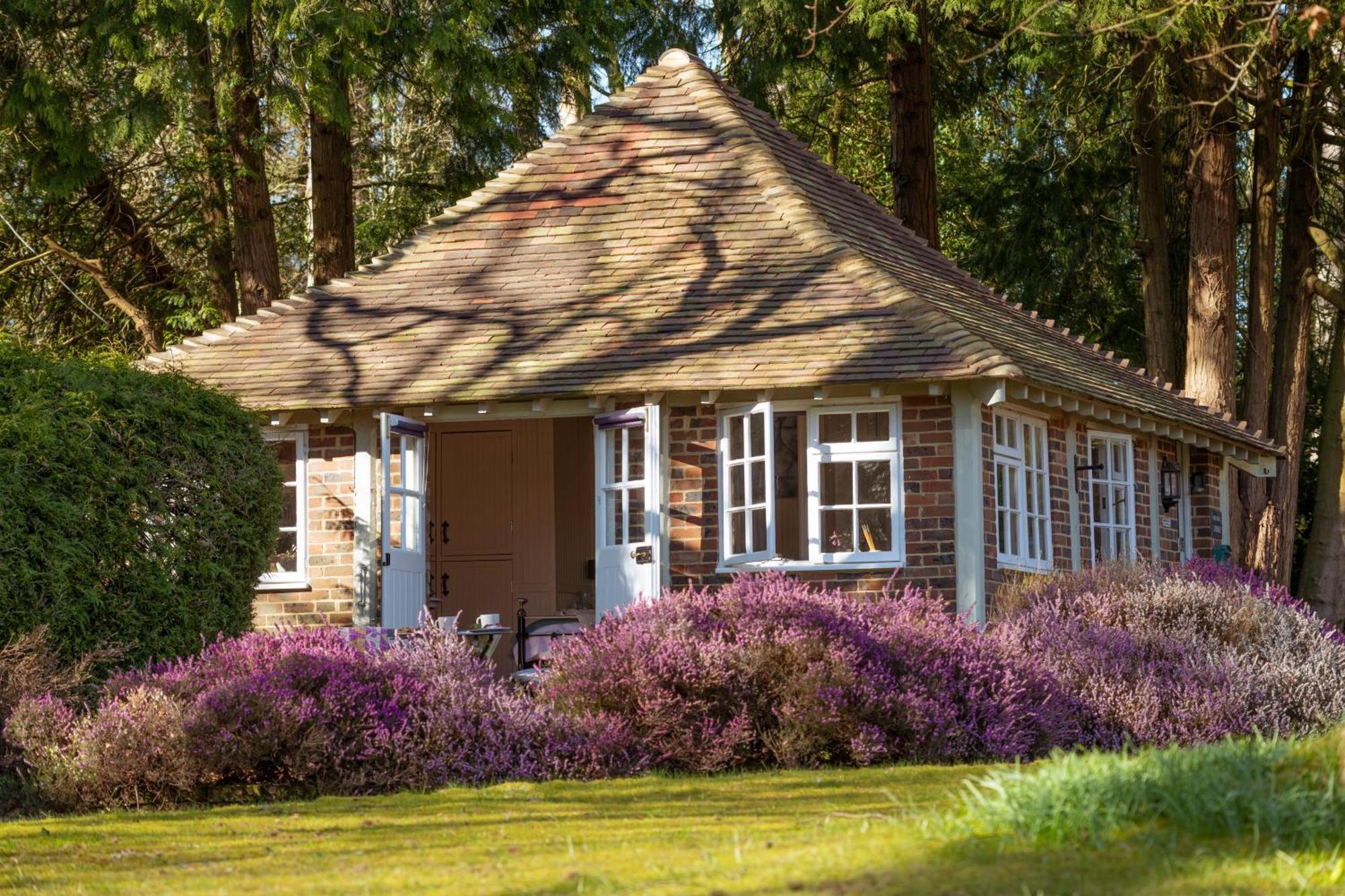 Old Mill Lodge By Huluki Sussex Stays Hurstpierpoint Exterior photo