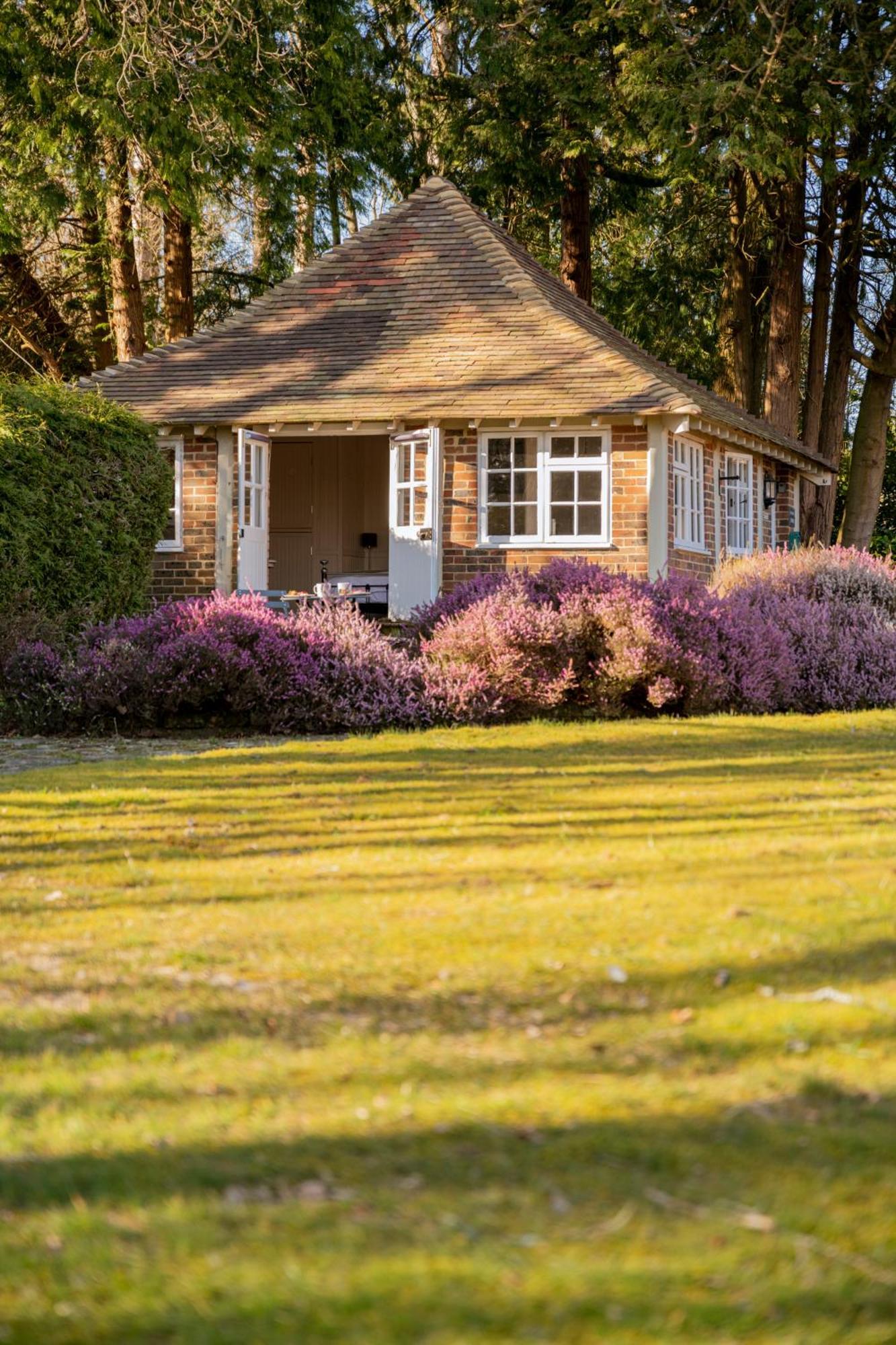 Old Mill Lodge By Huluki Sussex Stays Hurstpierpoint Exterior photo