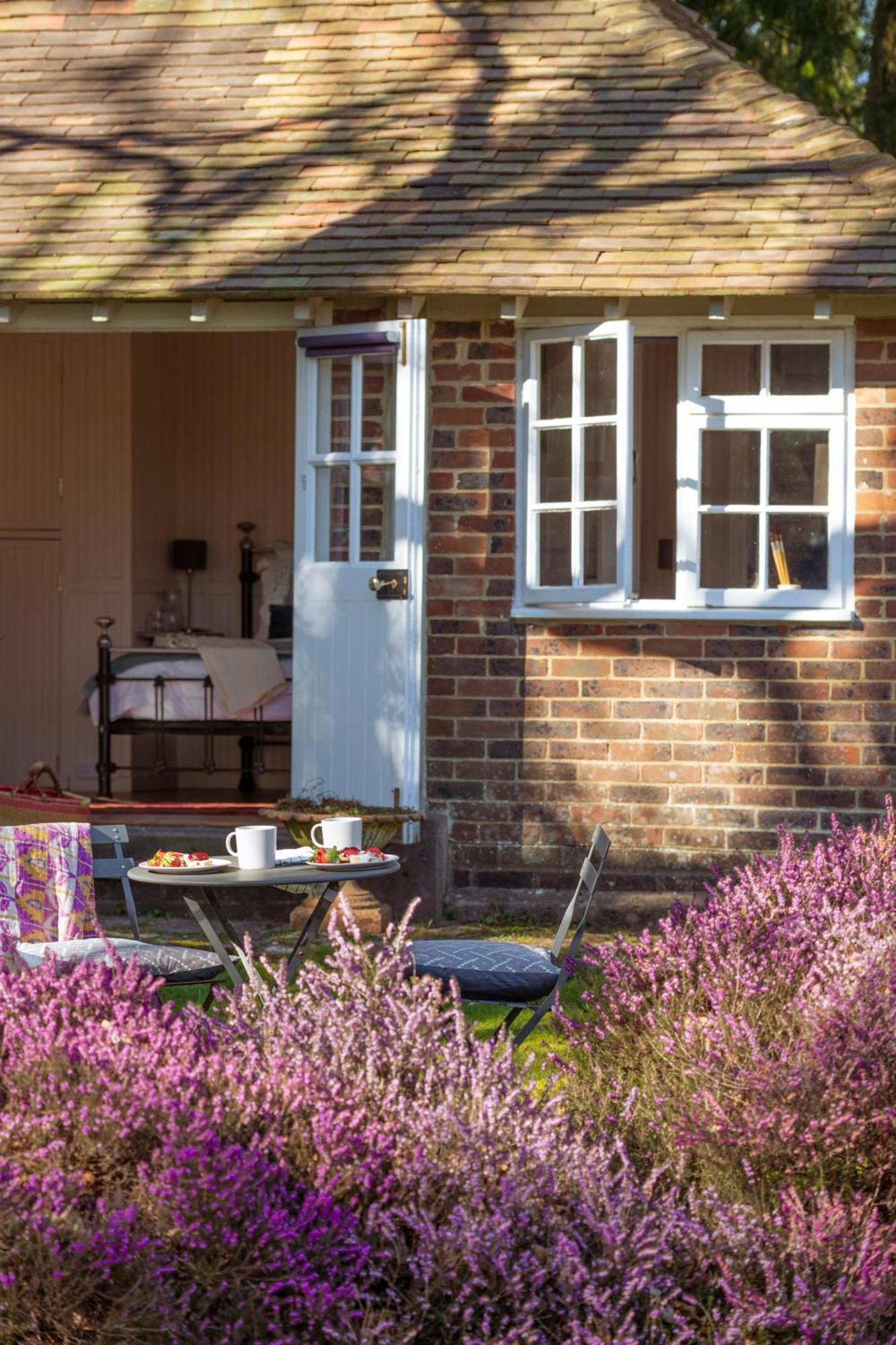 Old Mill Lodge By Huluki Sussex Stays Hurstpierpoint Exterior photo