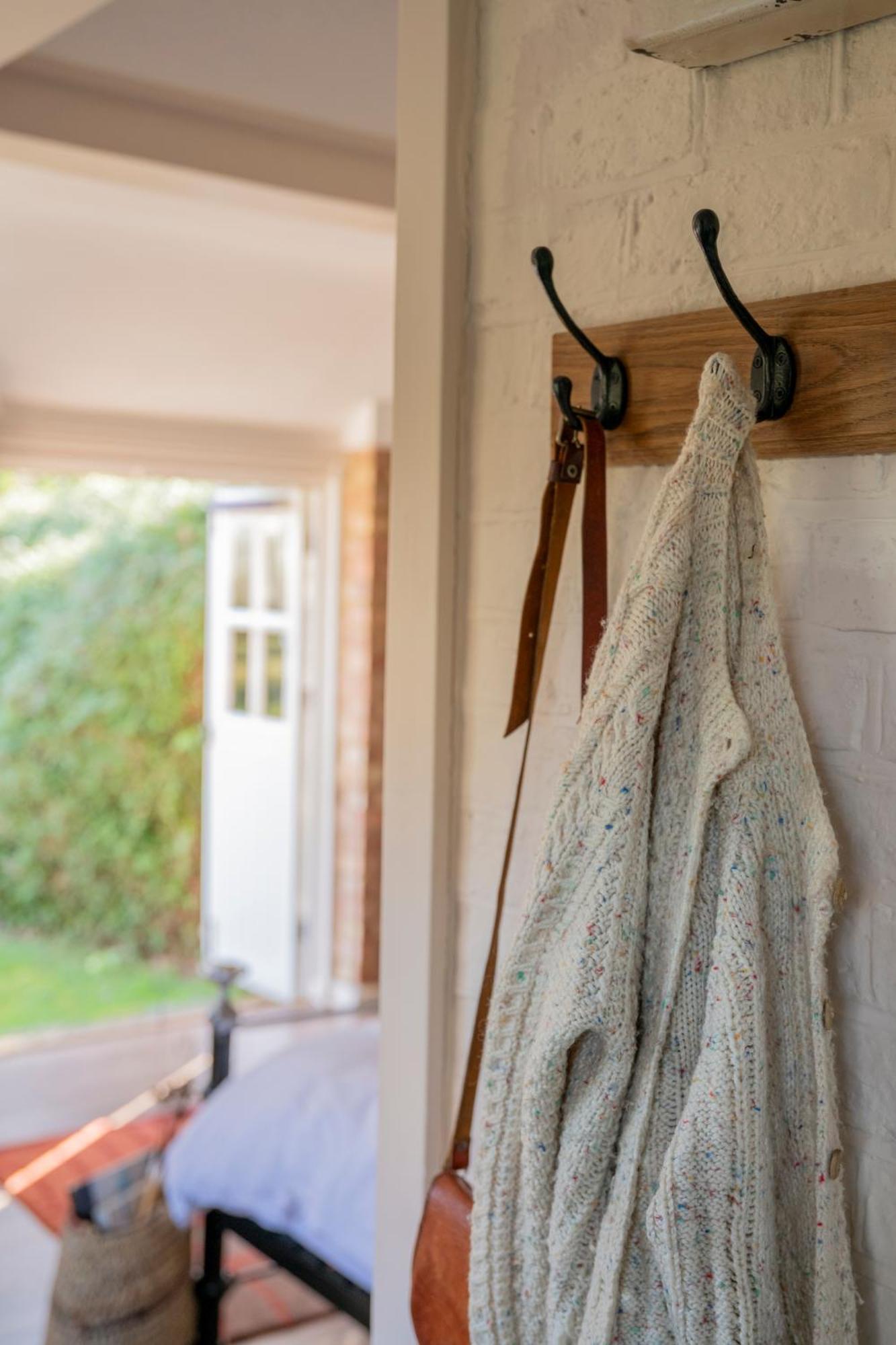 Old Mill Lodge By Huluki Sussex Stays Hurstpierpoint Exterior photo